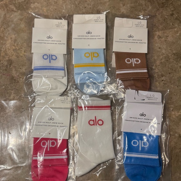 New Women’s Alo Socks
New with tags in its packaging
6 pairs
Fits sizes 6-11 - Picture 4 of 4